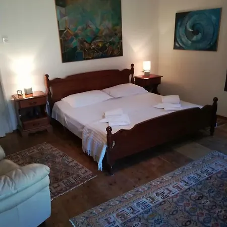 Almond House * Pula